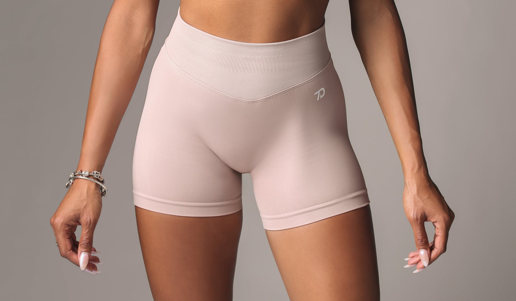 Elevate Shorts 6" Taupe