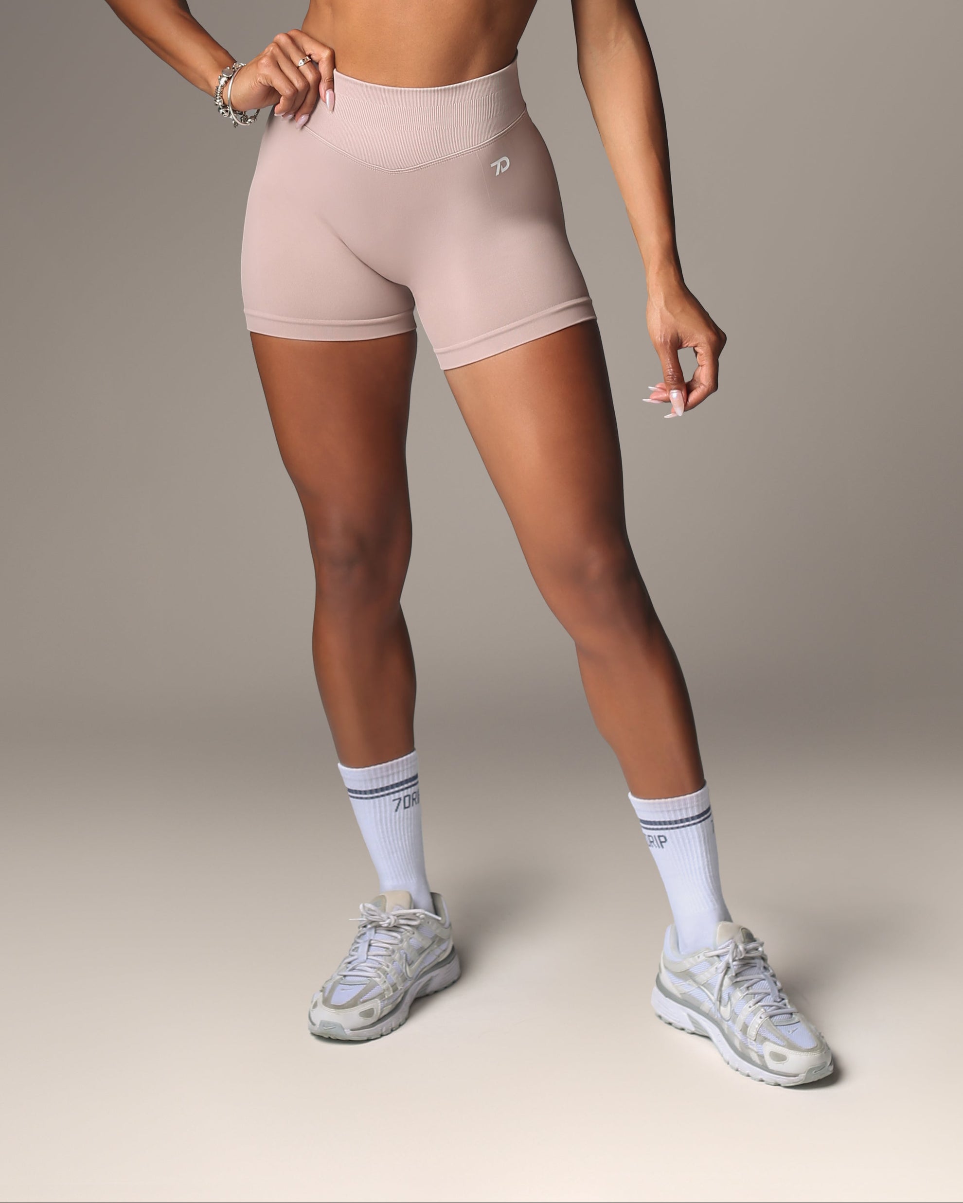 Elevate Shorts 6" Taupe