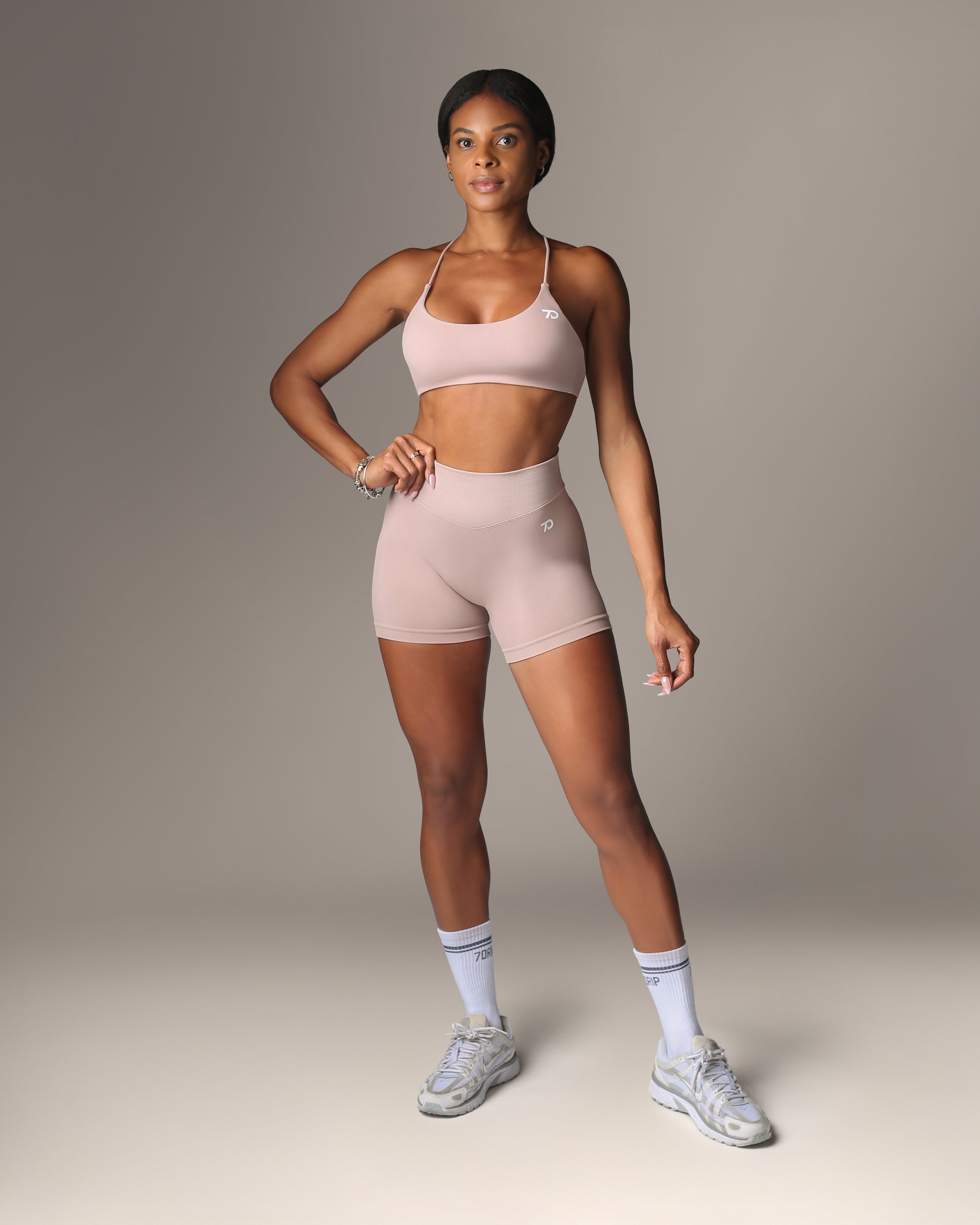 Elevate Shorts 6" Taupe